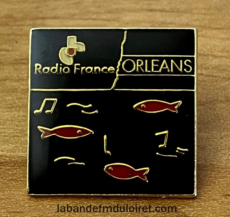 uUn pin's Radio France Orléans