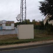 Site Towercast Amilly, rue du Chesnoy (local technique et parabole)