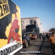 La manifestation de février 1985. Le début du défilé avec le camion-studio